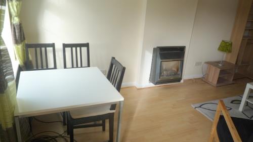 1 bed property in Cockburn Close, Leeds